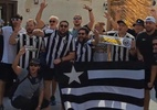 Até roupa típica: torcida do Botafogo faz festa em ponto turístico de Doha - Bruno Braz/UOL