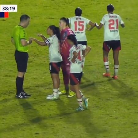 Jogadora do River Plate imita macaco em jogo contra o Grêmio pela Ladies Cup - Reprodução/sportv