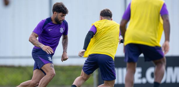 Corinthians realiza treino aberto a conselheiros do clube a convite de Augusto.