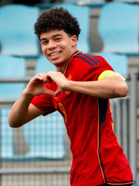 Atacante da Espanha sub-17, Enzo Alves é filho do ex-lateral esquerdo Marcelo Atacante da Espanha sub-17, Enzo Alves é filho do ex-lateral esquerdo Marcelo