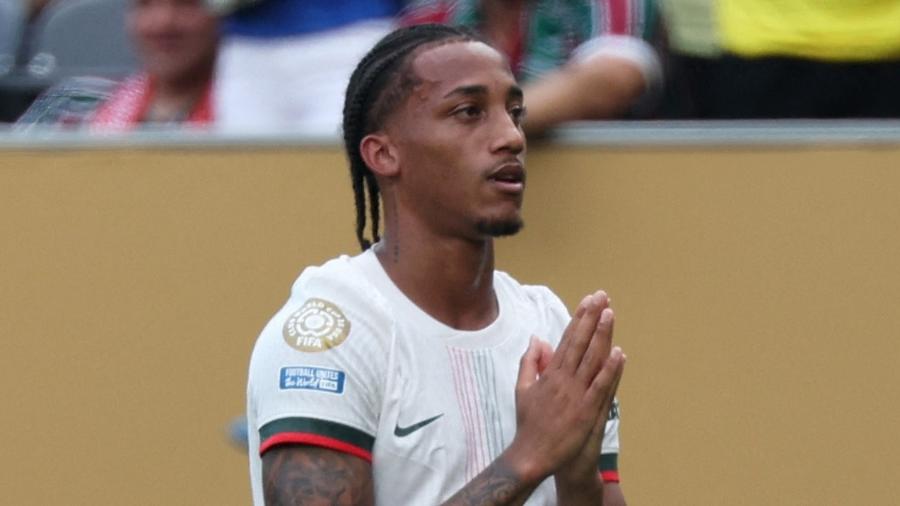 João Pedro, atacante do Chelsea, não comemora após marcar contra o Fluminense no Mundial