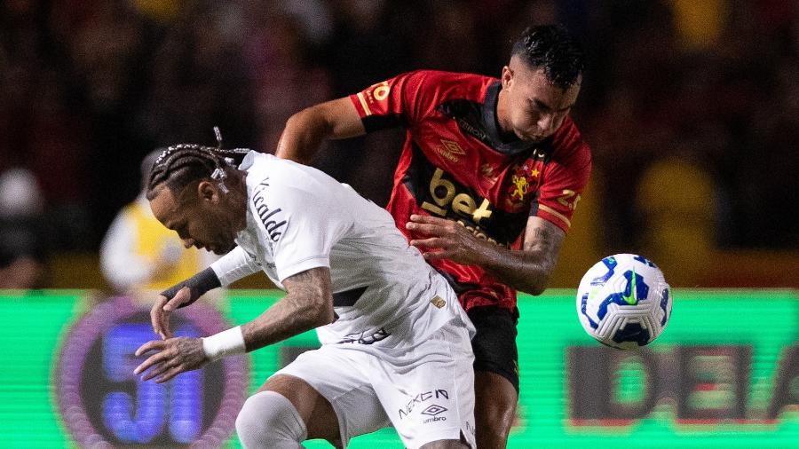 Neymar é desarmado durante Sport x Santos, duelo do Brasileirão Neymar é desarmado durante Sport x Santos, duelo do Brasileirão