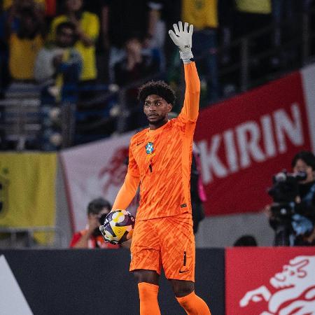 Hugo Souza, goleiro da seleção brasileira, em ação em amistoso contra o Japão Hugo Souza, goleiro da seleção brasileira, em ação em amistoso contra o Japão