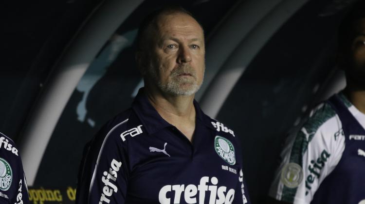 Mano Menezes valoriza virada em estreia pelo Palmeiras: 