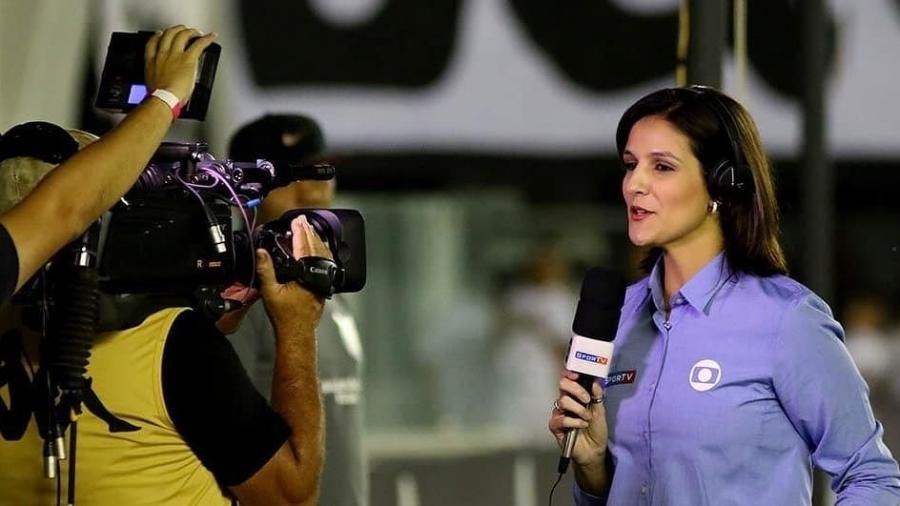 Repórter Gláucia Santiago em ação durante transmissão pelo Grupo Globo - Reprodução/Instagram