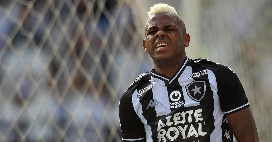 Marcos Vinícius comemora após marcar pelo Botafogo contra o Ceará