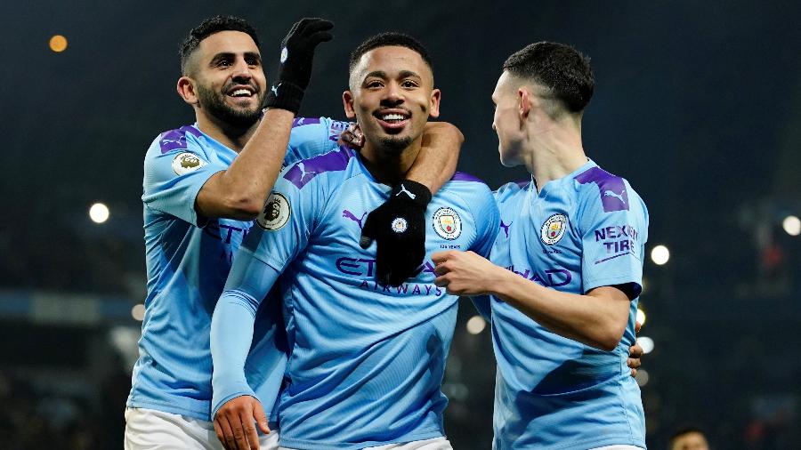 Gabriel Jesus (centro) comemora gol do Manchester City contra o Everton pelo Campeonato Inglês - ANDREW YATES/REUTERS