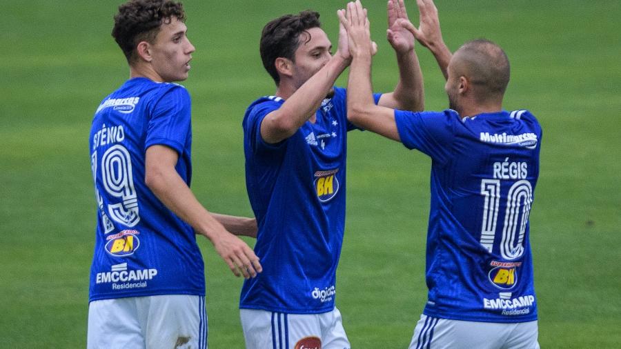 Jogadores do Cruzeiro comemoram gol diante do Figueirense - Gustavo Aleixo/Cruzeiro