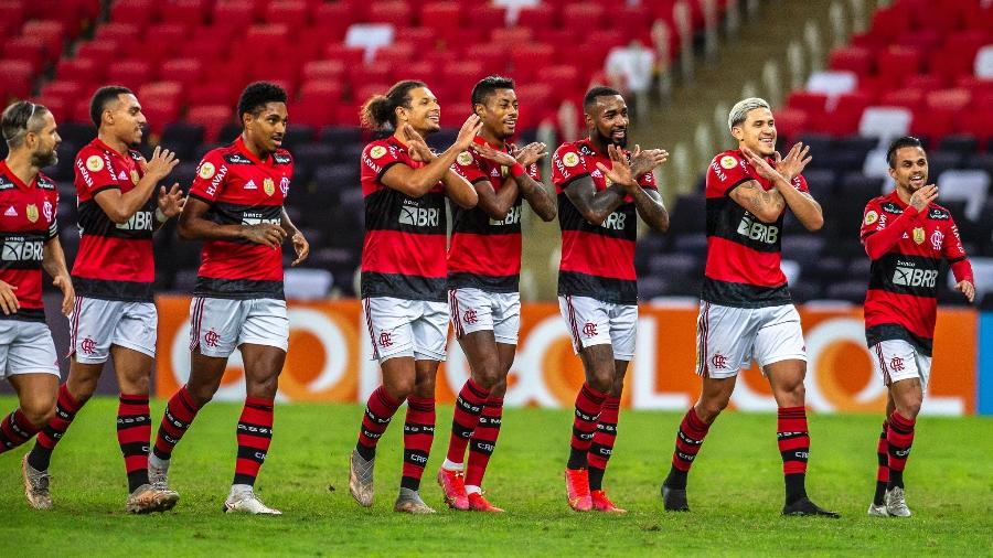 Jogadores do Flamengo homenageiam Gerson com o "vapo", comemoração que virou marca registrada do camisa 8 - Marcelo Cortes/Flamengo