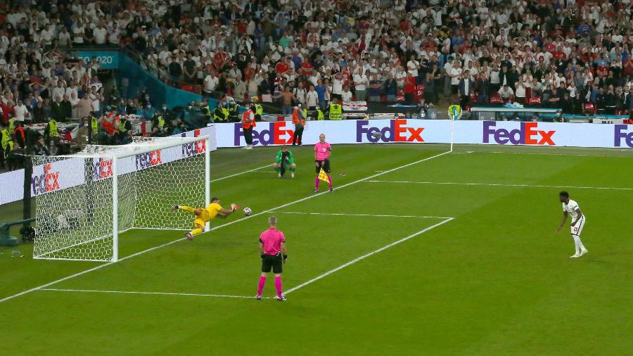 Saka, da Inglaterra, perdeu o último pênalti da disputa e viu a Itália ser campeã em Wembley - Robbie Jay Barratt - AMA/Getty Images