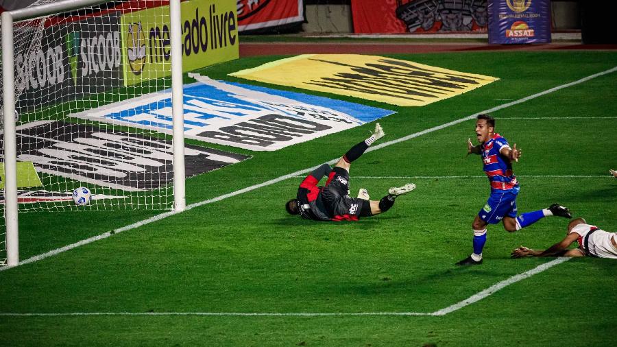 Robson, do Fortaleza, comemora gol contra o São Paulo, em jogo pelo Brasileiro - CAIO HENRIQUE/AGÊNCIA F8/ESTADÃO CONTEÚDO