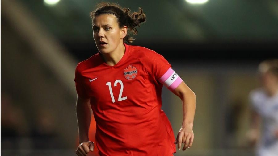 Christine Sinclair está entre as indicadas para a Bola de Ouro feminina - Getty Images