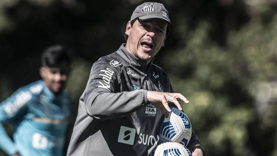 Fernando Diniz comanda treino do Santos no CT Rei Pelé - Ivan Storti/Santos FC