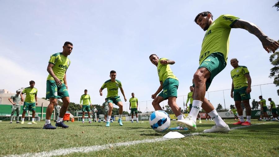 Gustavo Gómez treina com companheiros na Academia de Futebol  - Cesar Greco/ Palmeiras 