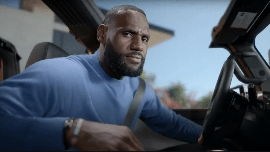 LeBron James em campanha publicitária de picape elétrica da GMC Hummer  - Reprodução