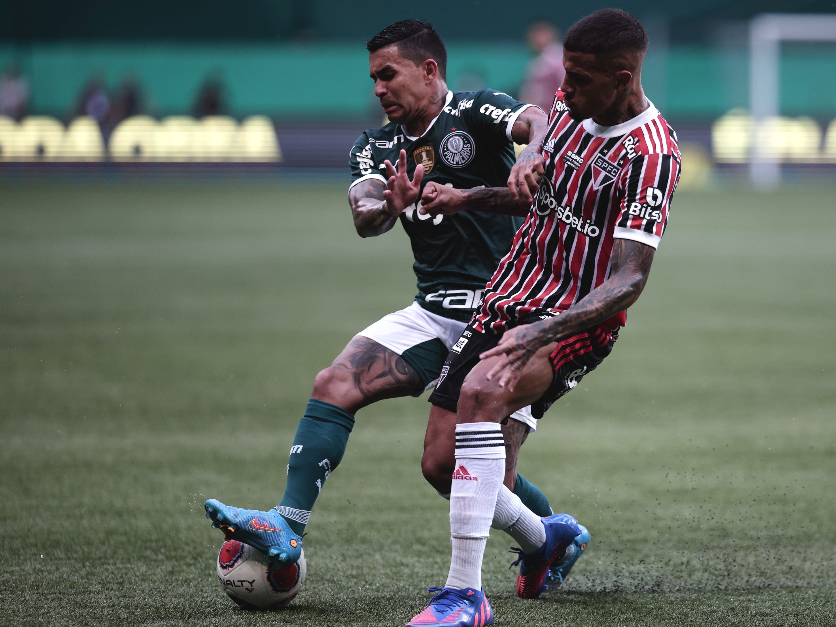 Palmeiras atropela São Paulo, vira confronto e leva título paulista