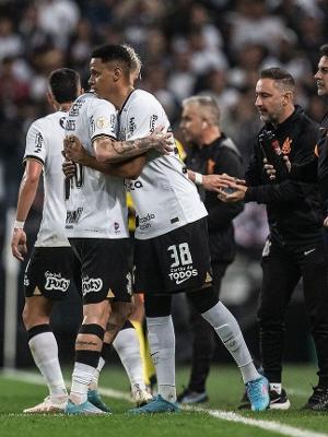 Apoio a artilheiro e emoção por cria do Terrão marcam vitória do  Corinthians na Sula; veja tuítes