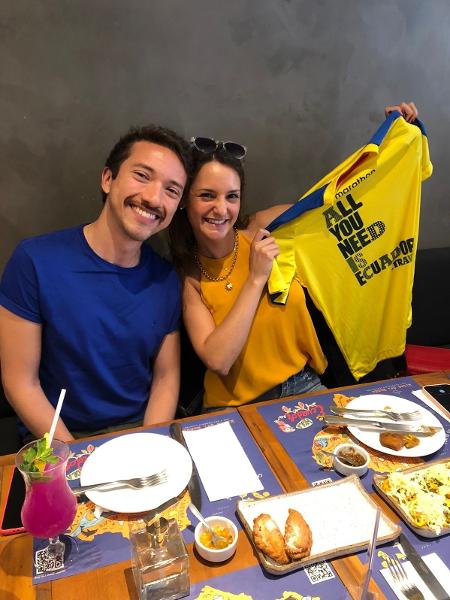 Equatoriana Lu Ayala acompanha o jogo do Equador em bar em São Paulo - Beatriz Cesarini/UOL - Beatriz Cesarini/UOL