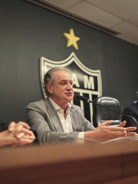 Sérgio Coelho (centro) é o presidente do Atlético-MG e precisa administrar crise política no Conselho do clube - Pedro Souza/Atlético-MG