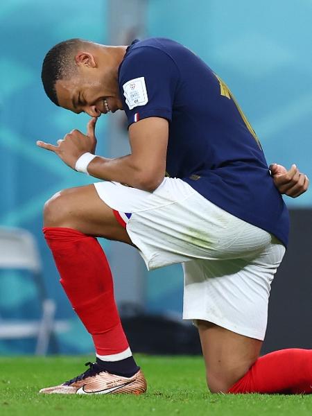 Kylian Mbappé comemora seu gol contra a Polônia, pelas oitavas de final da Copa do Qatar. - picture alliance/dpa/picture alliance via Getty I