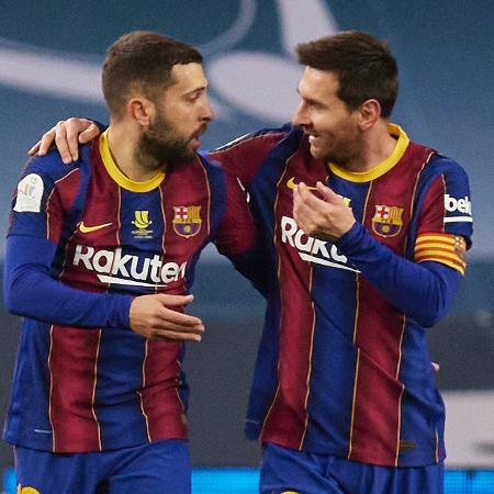 Jordi Alba e Lionel Messi atuaram juntos por quase uma década com a camisa do Barça - Berengui/DeFodi Images via Getty Images