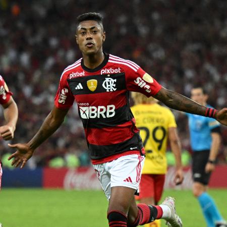 O atacante Bruno Henrique, do Flamengo, comemora seu gol contra o Aucas, pela Libertadores - Carl de Souza/AFP