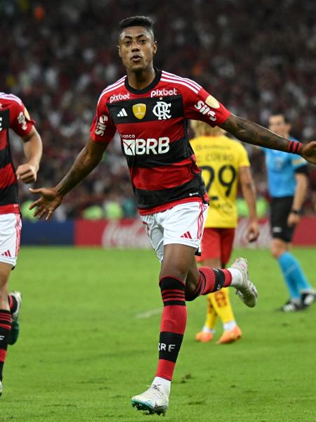 O atacante Bruno Henrique, do Flamengo, comemora seu gol contra o Aucas, pela Libertadores - Carl de Souza/AFP