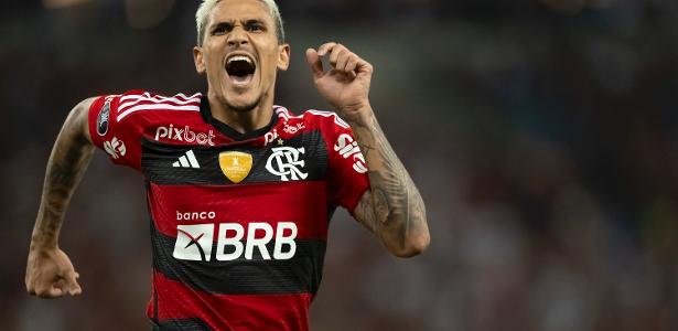 Pedro comemora gol em partidas contra o Aucas, pela Libertadores