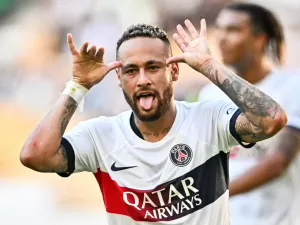 Neymar dá risada sobre comparação de gols com Dembélé no PSG