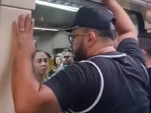 Membros da Gaviões barram bolsonaristas em metrô de SP: 'Não vão entrar'