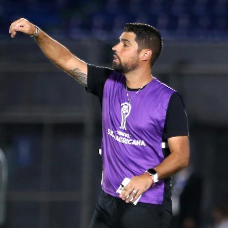 António Oliveira, técnico do Corinthians, no jogo contra o Nacional-PAR, pela Sul-Americana