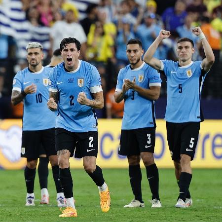 Jogadores do Uruguai comemoram durante jogo contra o Brasil pela Copa América