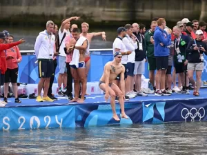 Sena é liberado para treino da maratona aquática, após melhora da qualidade da água