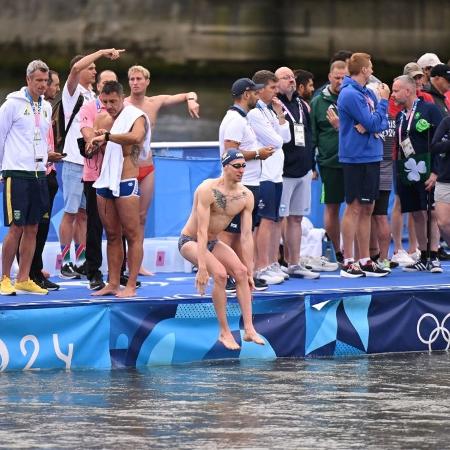 Treino no Rio Sena para a Maratona Aquática das Olimpíadas de Paris