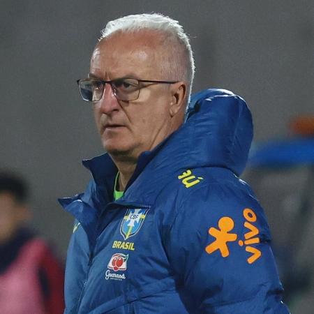 Dorival Júnior, técnico do Brasil, durante jogo contra o Chile - Marcelo Hernandez/Getty Images
