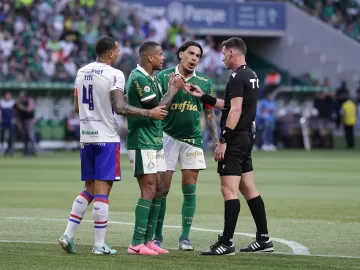 Rivais pelo título se unem contra arbitragem de jogo do Palmeiras