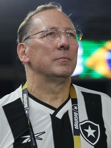 John Textor, dono da SAF do Botafogo, durante jogo contra o Vasco