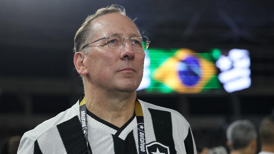 John Textor, dono da SAF do Botafogo, durante jogo contra o Vasco