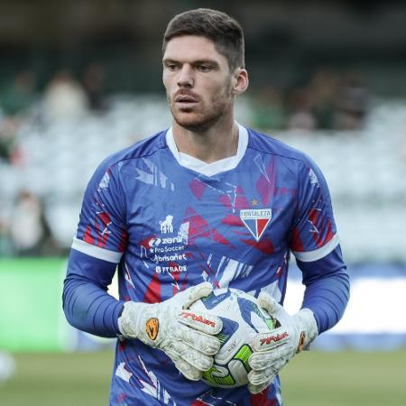 Maurício Kozlinski, goleiro do Fortaleza, antes de jogo contra o Coritiba pelo Brasileirão - Robson Mafra/AGIF