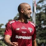 Lucas, jogador do São Paulo, reacende a expectativa dos torcedores pelo retorno.  - undefined