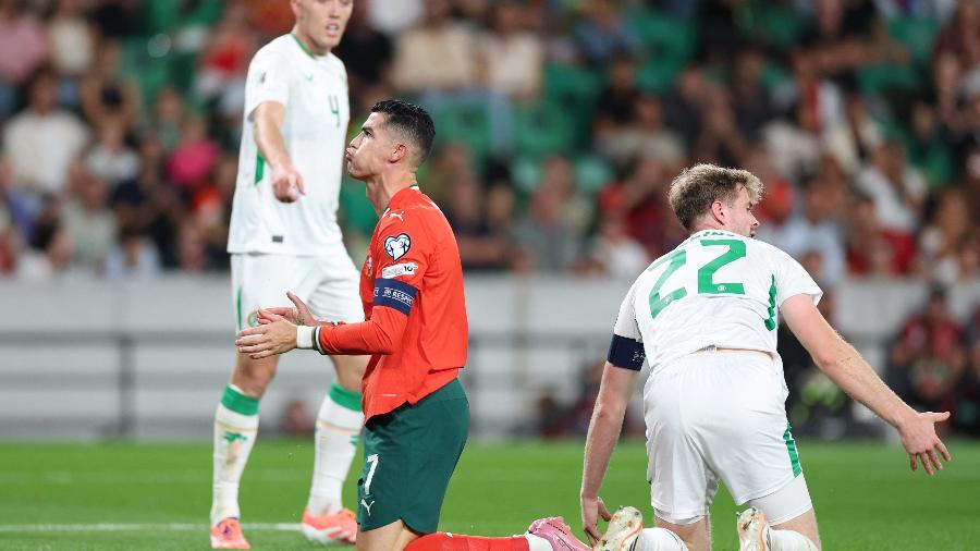 Cristiano Ronaldo em ação pelas Eliminatórias da Copa no duelo entre Portugal e Irlanda