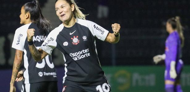Corinthians brilha e assume a liderança do Brasileirão Feminino com goleada