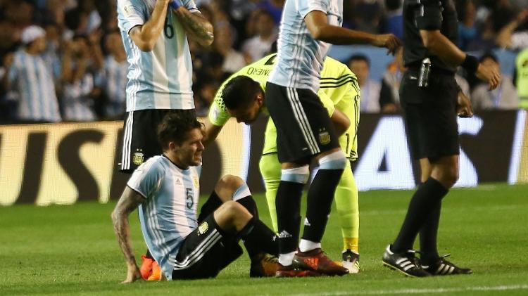 Fernando Gago se lesionou logo após entrar em campo pela Argentina - Agustin Marcarian/Reuters - Agustin Marcarian/Reuters