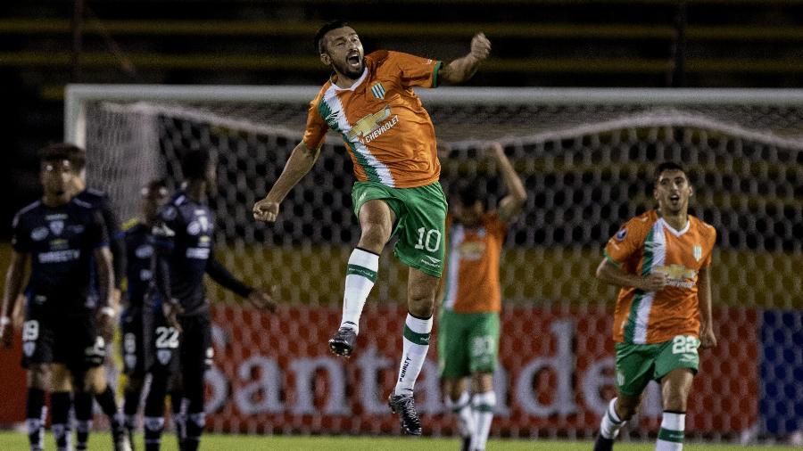 Jesús Alberto Dátolo comemora gol do Banfield - Santiago Armas/Xinhua