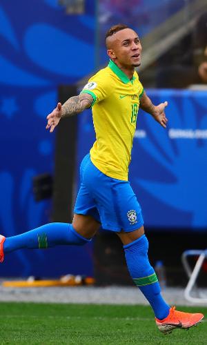Everton Cebolinha comemora gol da seleção brasileira contra o Peru