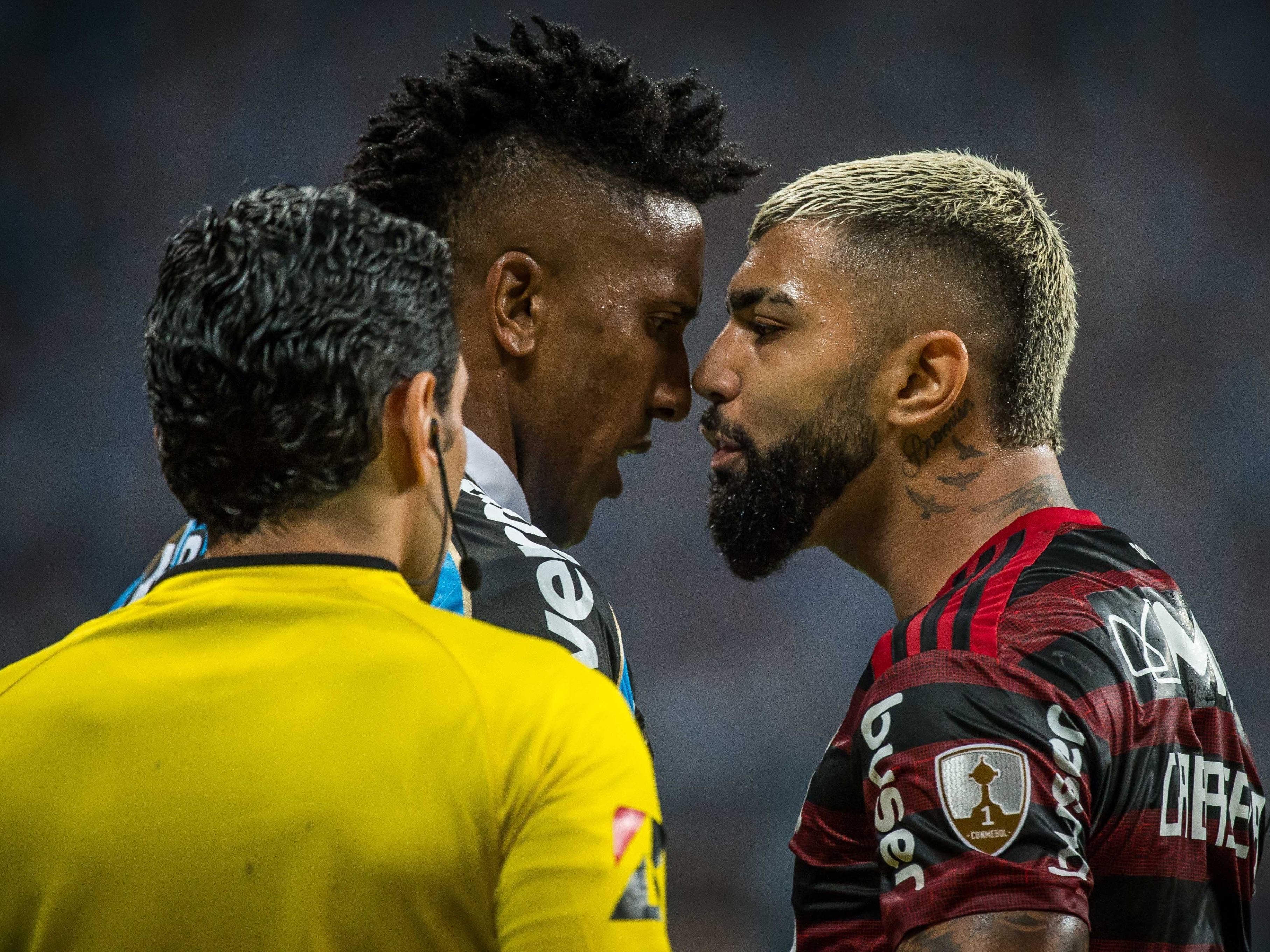 Flamengo fecha acordo com lateral chileno, garante jornalista - Coluna do  Fla