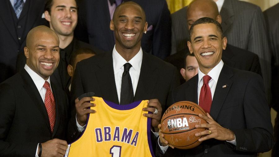 Kobe Bryant e Derek Fisher ao lado do ex-presidente Barack Obama após Lakers levar título de 2000 da NBA - Jim Watson/AFP