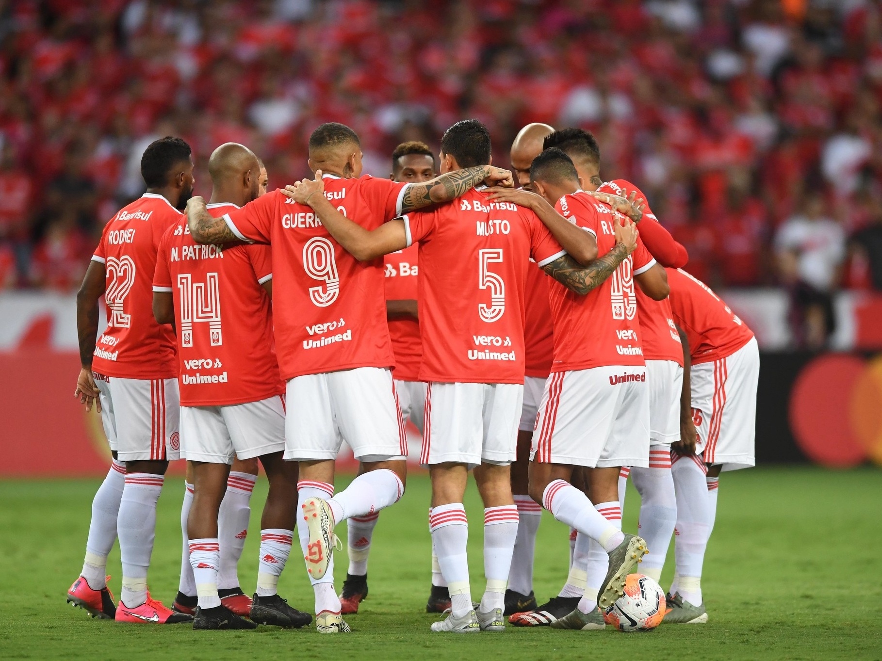 A premiação garantida pelo Inter com a vitória sobre o Botafogo