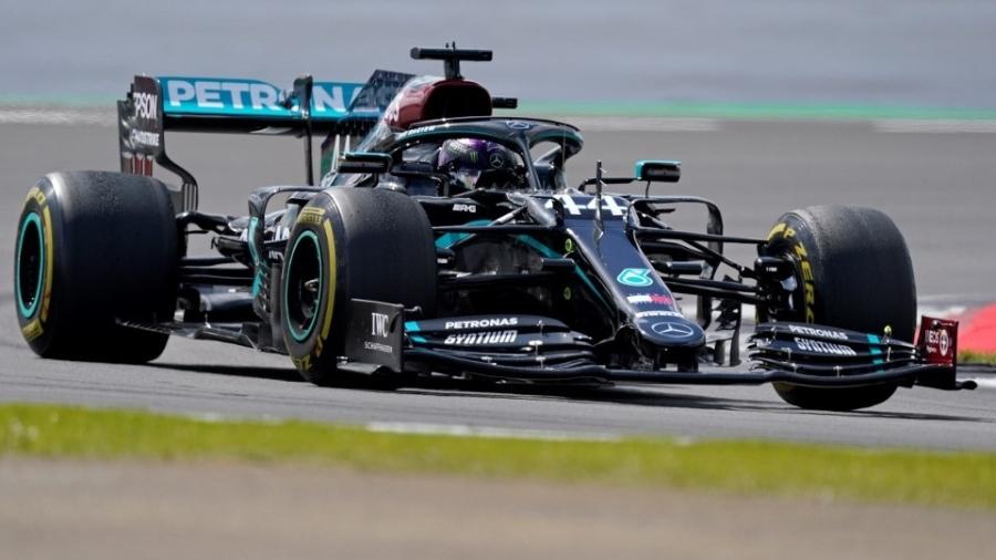 Lewis Hamilton com a Mercedes durante o GP da Grã-Bretanha de Fórmula 1 - WILL OLIVER/AFP