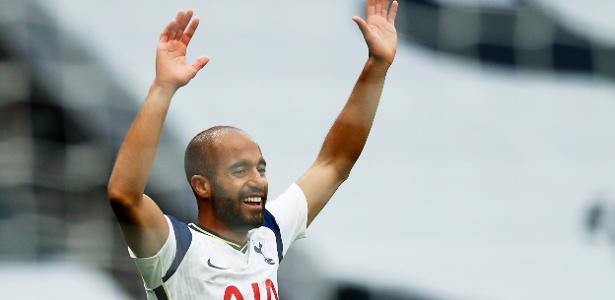 Lucas Moura celebra gol do Tottenham